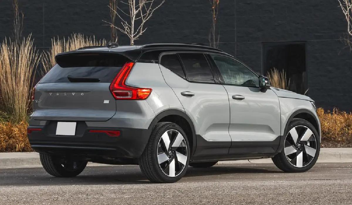 Volvo - XC40 Recharge P8 - Best Car Rentals - Best Preowned Car - Exclusive Concierge Club.webp